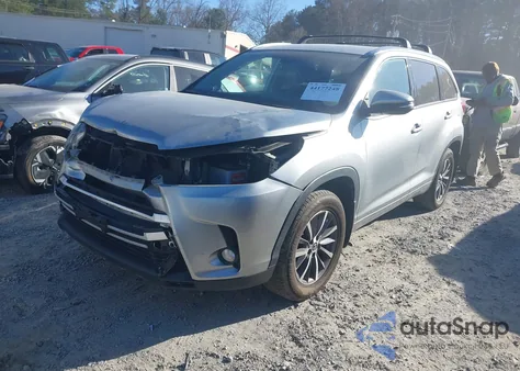 2018 Toyota Highlander Xle z USA, uszkodzony, nr VIN 5TDJZRFHXJS843200